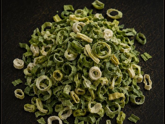 Dried green onion rings for noodles