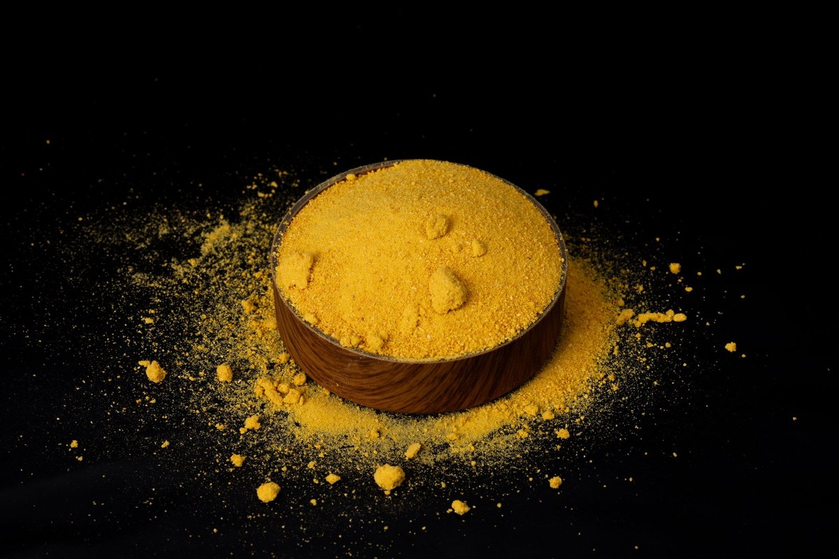 Golden mandarin powder in a wooden bowl